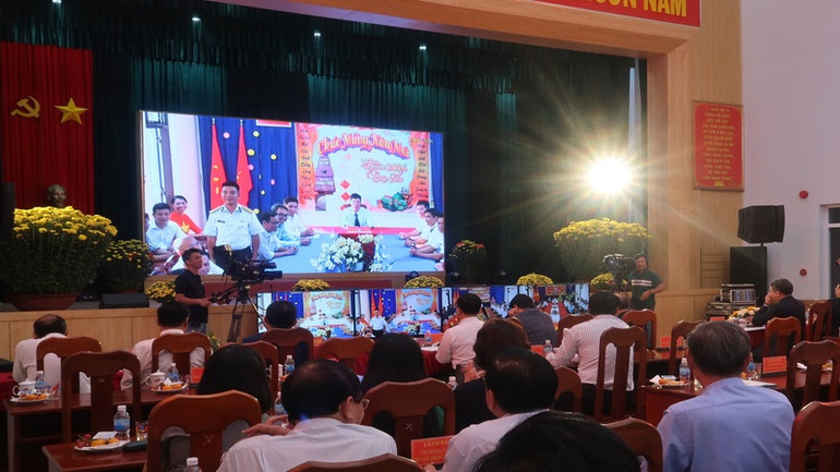 Quang cảnh cầu truyền hình trực tuyến. (Ảnh: PHONG NGUYỄN)