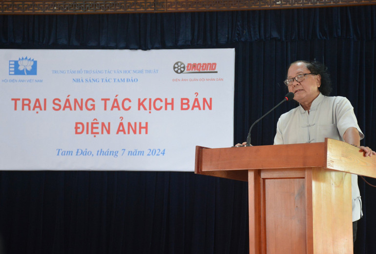 Chủ tịch Hội Điện ảnh Việt Nam Đỗ Lệnh Hùng Tú phát biểu bế mạc trại sáng tác.