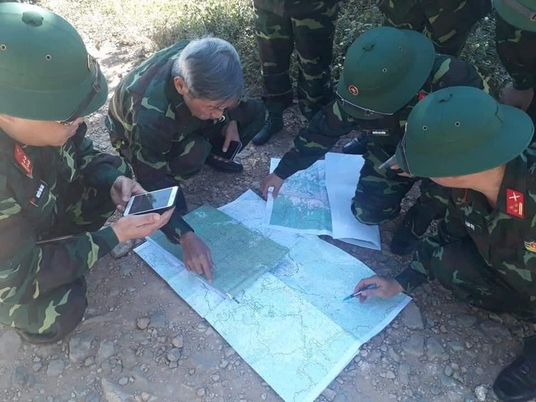 Các cựu chiến binh phối hợp các đơn vị quân đội tìm kiếm hài cốt liệt sĩ tại Tây Nguyên. Các cựu chiến binh phối hợp các đơn vị quân đội tìm kiếm hài cốt liệt sĩ tại Tây Nguyên.