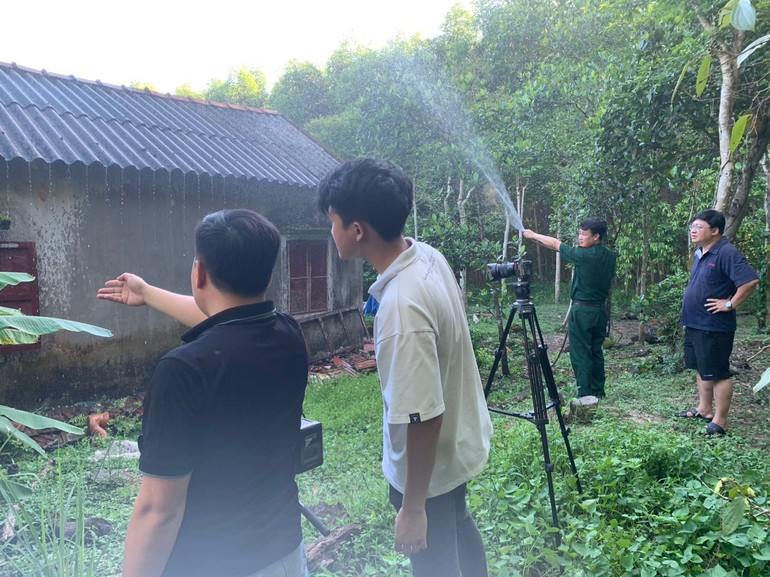 Đoàn phim tích cực làm việc để có bối cảnh phù hợp nhất.