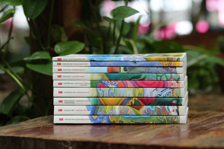 Bộ sách đồ sộ sẽ tiếp tục được bổ sung thêm nhiều cuốn khác.