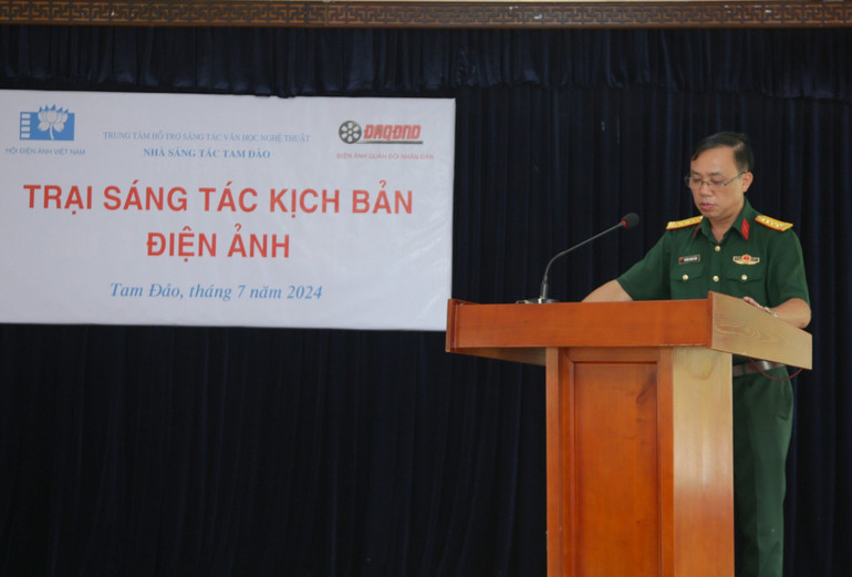 Đại tá Trương Trung Tuấn - Bí thư Đảng ủy, Phó Giám đốc Điện ảnh quân đội nhân dân phát biểu.