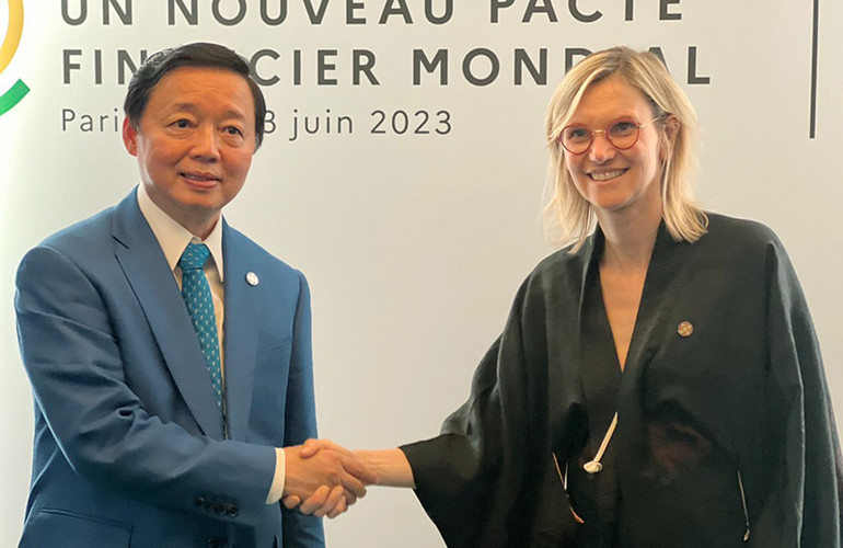 Phó Thủ tướng Trần Hồng Hà gặp Bộ trưởng Chuyển đổi năng lượng Pháp Agnes Pannier Runacher.