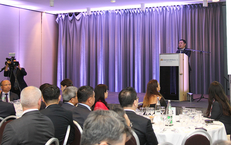 Ông Nguyễn Ngọc Cảnh đánh giá cao vai trò tích cực của Vietnam Airlines trong việc hỗ trợ các hoạt động ngoại giao, xúc tiến du lịch, quảng bá hình ảnh đất nước, con người Việt Nam tại Pháp. (Ảnh: Khải Hoàn)