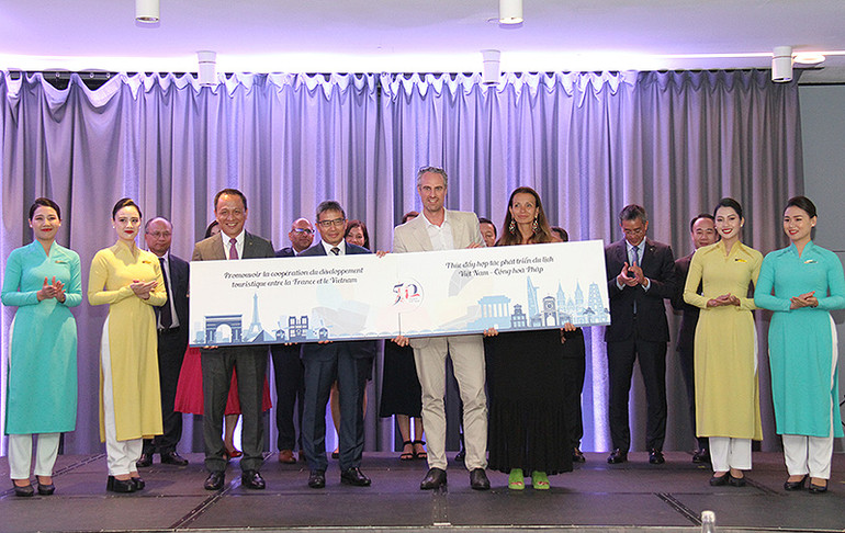 Vietnam Airlines và các đối tác Pháp phát động hợp tác thúc đẩy du lịch giữa Việt Nam-Pháp. (Ảnh: Khải Hoàn)