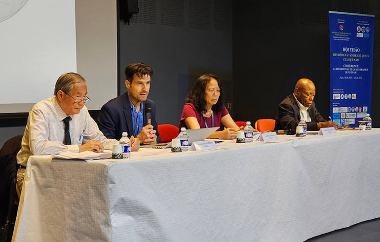 14 tham luận của các học giả, nhà nghiên cứu Việt Nam và quốc tế đã đề cập nhiều góc nhìn về Biển Đông và vấn đề về chủ quyền biển đảo của Việt Nam, xét trên các góc độ lịch sử, văn hóa, chính trị và pháp lý. (Ảnh: KHẢI HOÀN)