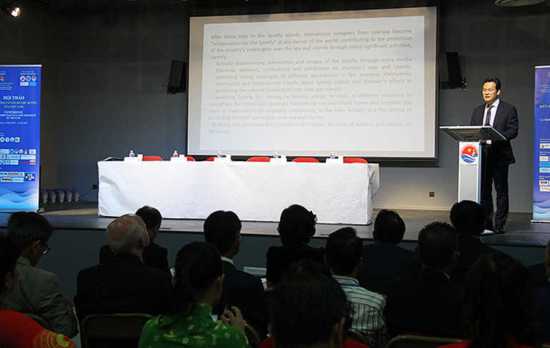 Ông Mai Phan Dũng, Phó Chủ nhiệm Ủy ban nhà nước về người Việt Nam ở nước ngoài, nhấn mạnh: Kiều bào là nguồn lực quan trọng đóng góp cho sự nghiệp xây dựng, phát triển và bảo vệ Tổ quốc. (Ảnh: MINH DUY)