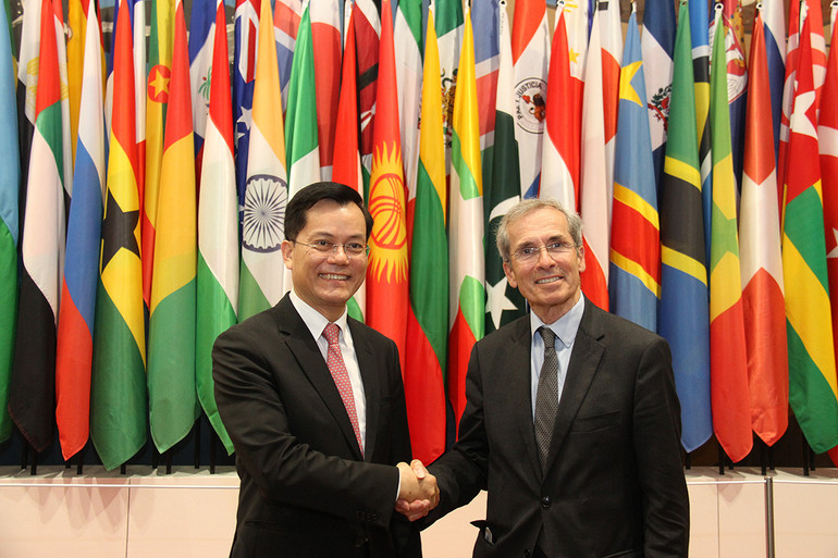 Thứ trưởng Ngoại giao Hà Kim Ngọc gặp Chủ tịch Ủy ban Quốc gia UNESCO của Pháp. (Ảnh: KHẢI HOÀN)