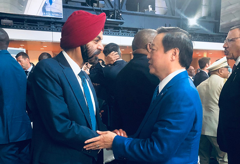 Phó Thủ tướng Trần Hồng Hà trao đổi với Chủ tịch Ngân hàng Thế giới (WB) Ajaypal Singh Banga.