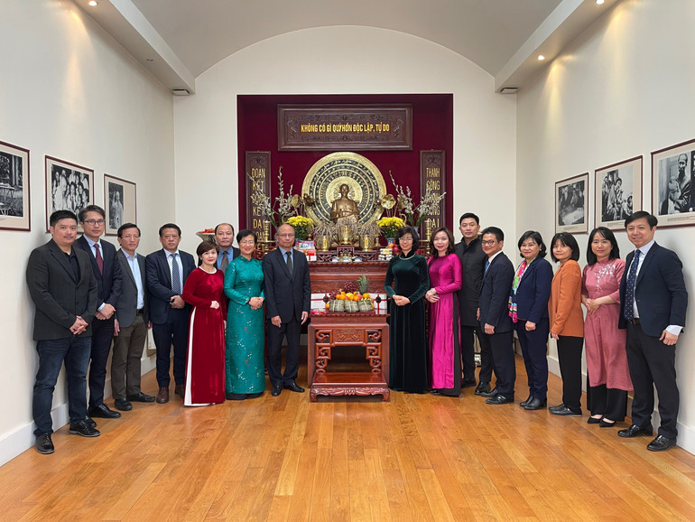 Các cơ quan đại diện Việt Nam tại Pháp nguyện tiếp nối truyền thống Tiên Rồng, hoàn thành tốt các nhiệm vụ tại địa bàn Pháp.