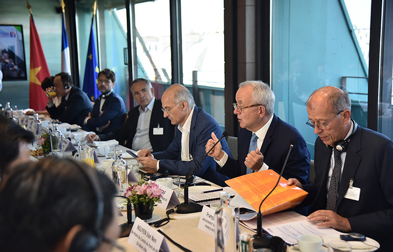 Lãnh đạo MEDEF khẳng định sẵn sàng huy động các doanh nghiệp tham gia các dự án phát triển bền vững của Thành phố Hồ Chí Minh trong các lĩnh vực cơ sở hạ tầng, quy hoạch thị trấn, vận tải, năng lượng, ngân hàng, dịch vụ... (Ảnh: Minh Duy)