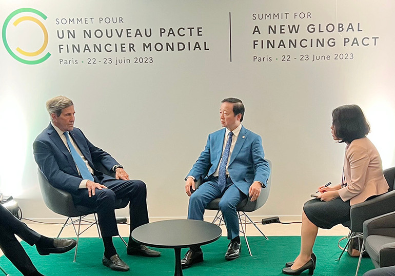 Phó Thủ tướng Trần Hồng tiếp Đặc phái viên Tổng thống Hoa Kỳ về khí hậu John Kerry.