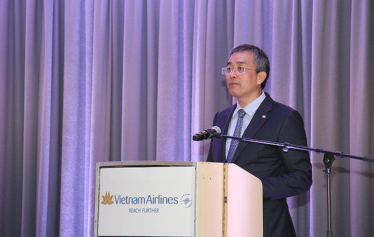 Chủ tịch HĐQT Đặng Ngọc Hòa cho biết, ngay từ những ngày đầu thành lập, Vietnam Airlines đã xác định đường bay đến Pháp có vai trò chiến lược trọng yếu, do vị trí của Pháp là cửa ngõ của châu Âu với khả năng nối vào Bắc Mỹ. (Ảnh: Khải Hoàn)