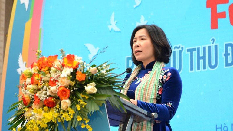 Chủ tịch Hội Liên hiệp Phụ nữ thành phố Hà Nội Lê Kim Anh phát biểu.