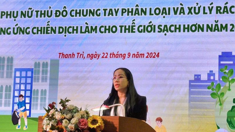 Phó Chủ tịch Hội Liên hiệp Phụ nữ thành phố Hà Nội Phạm Thị Mỹ Hoa phát biểu.