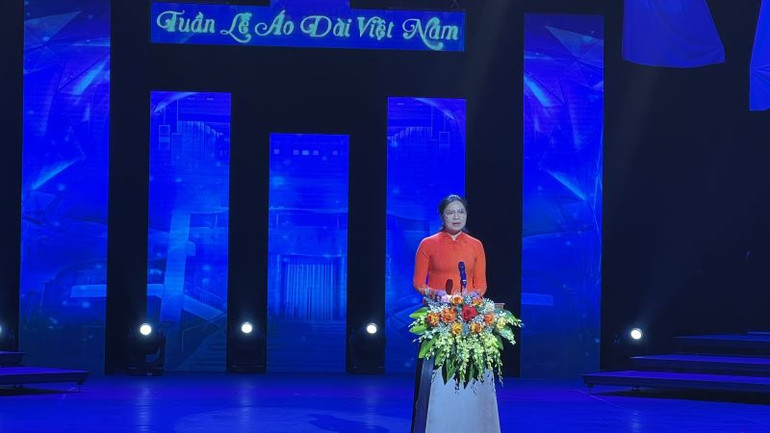 Chủ tịch Hội Liên hiệp Phụ nữ Việt Nam phát biểu tại buổi lễ.