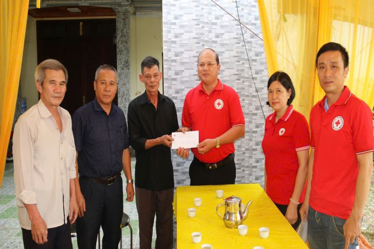 Động viên, hỗ trợ gia đình nạn nhân thiệt mạng do ảnh hưởng của bão số 3.