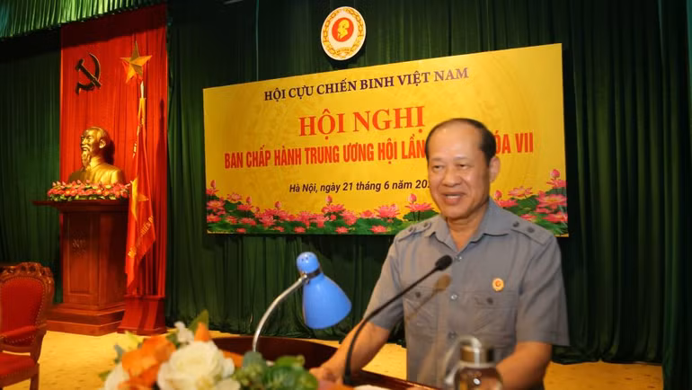 Chủ tịch Hội Cựu chiến binh Việt Nam Bế Xuân Trường phát biểu tại hội nghị.