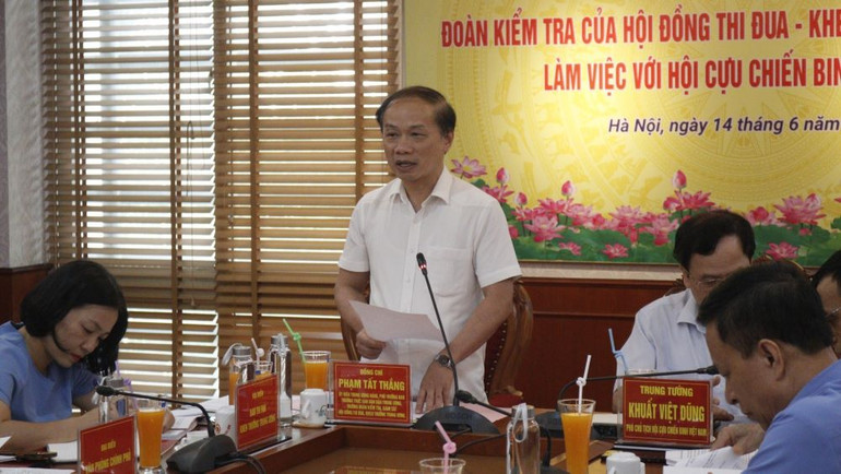 Phó Trưởng ban Thường trực Ban Dân vận Trung ương Phạm Tất Thắng phát biểu tại buổi làm việc.