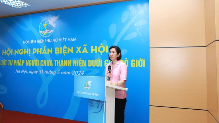 Phó Chủ tịch Hội Liên hiệp Phụ nữ Việt Nam Nguyễn Thị Minh Hương phát biểu.