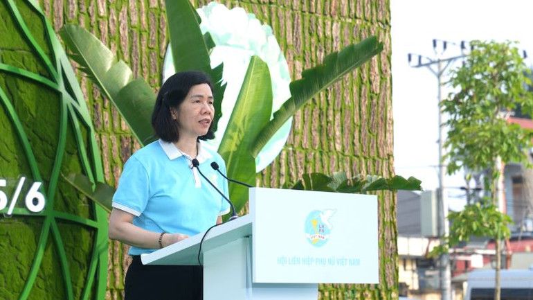 Phó Chủ tịch Trung ương Hội Liên hiệp Phụ nữ Việt Nam Nguyễn Thị Minh Hương phát biểu tại buổi lễ. Phó Chủ tịch Trung ương Hội Liên hiệp Phụ nữ Việt Nam Nguyễn Thị Minh Hương phát biểu tại buổi lễ.