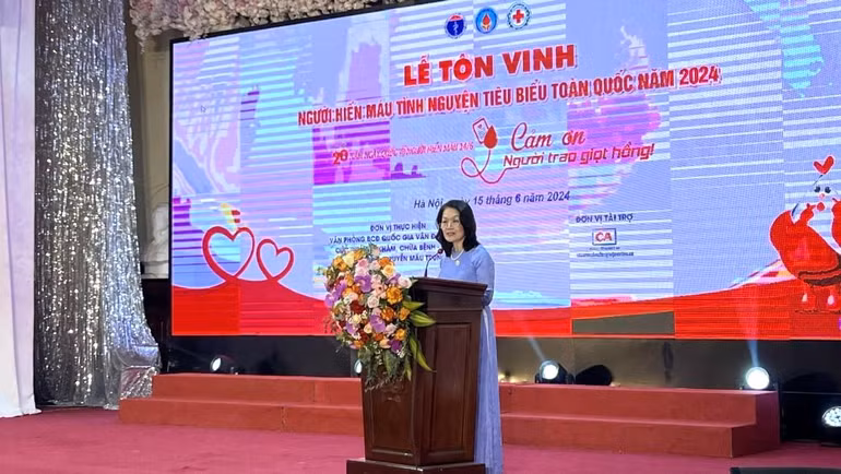 Chủ tịch Trung ương Hội Chữ thập đỏ Việt Nam Bùi Thị Hòa phát biểu khai mạc.