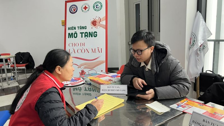 Người dân đăng ký tham gia hiến tặng mô tạng trong khuôn khổ chương trình.