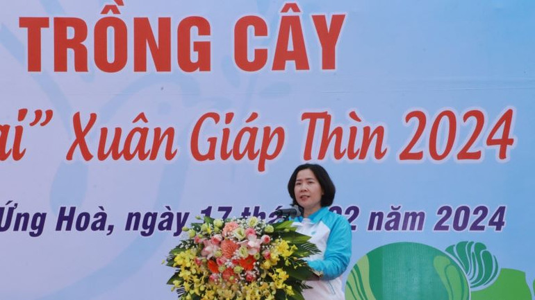 Chủ tịch Hội Liên hiệp Phụ nữ Hà Nội Lê Kim Anh phát biểu tại lễ phát động. Chủ tịch Hội Liên hiệp Phụ nữ Hà Nội Lê Kim Anh phát biểu tại lễ phát động.