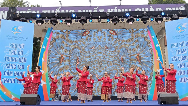 Chương trình Liên hoan Vũ điệu hòa bình - hữu nghị”.