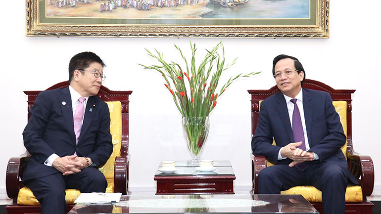 Bộ trưởng Đào Ngọc Dung và Bộ trưởng Y tế, Lao động và Phúc lợi xã hội Nhật Bản Kato Katsunobu. (Ảnh: Molisa) Bộ trưởng Đào Ngọc Dung và Bộ trưởng Y tế, Lao động và Phúc lợi xã hội Nhật Bản Kato Katsunobu. (Ảnh: Molisa)