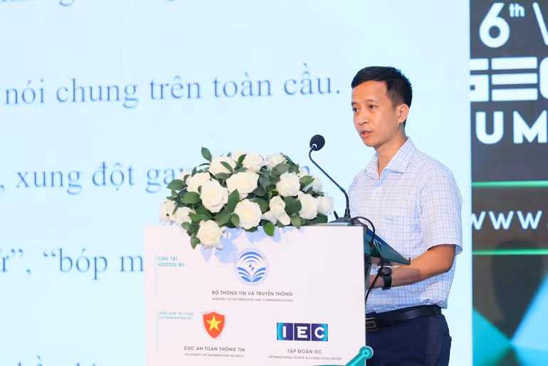Ông Nguyễn Anh Tuấn, Phó Giám đốc Trung tâm dữ liệu quốc gia về dân cư, Cục Cảnh sát quản lý hành chính về trật tự xã hội (Bộ Công an) phát biểu tại hội thảo.