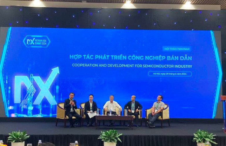 Tọa đàm “Phát triển nguồn nhân lực chip – bán dẫn – Thách thức và cơ hội”. Tọa đàm “Phát triển nguồn nhân lực chip – bán dẫn – Thách thức và cơ hội”.