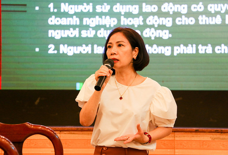 Đại biểu chia sẻ thông tin tại chương trình. (Ảnh: Hà Nam)