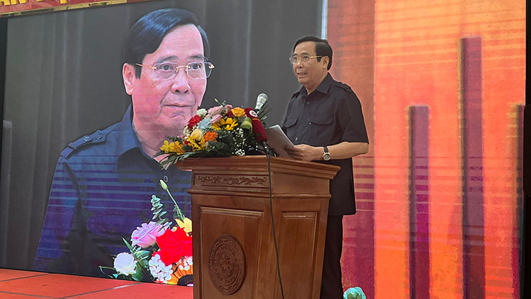 Chủ tịch Hội Người cao tuổi Việt Nam Nguyễn Thanh Bình phát biểu tại hội nghị. (Ảnh: BẢO KHANH)