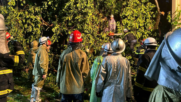 [Live] Bão số 3 di chuyển về phía Tây Bắc Bộ và suy yếu thành áp thấp nhiệt đới ảnh 209