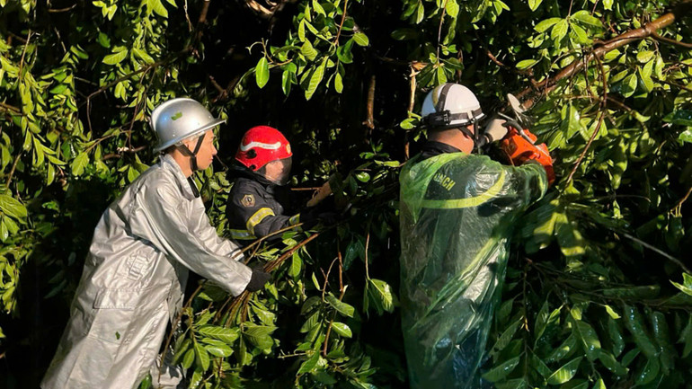 [Live] Bão số 3 di chuyển về phía Tây Bắc Bộ và suy yếu thành áp thấp nhiệt đới ảnh 208