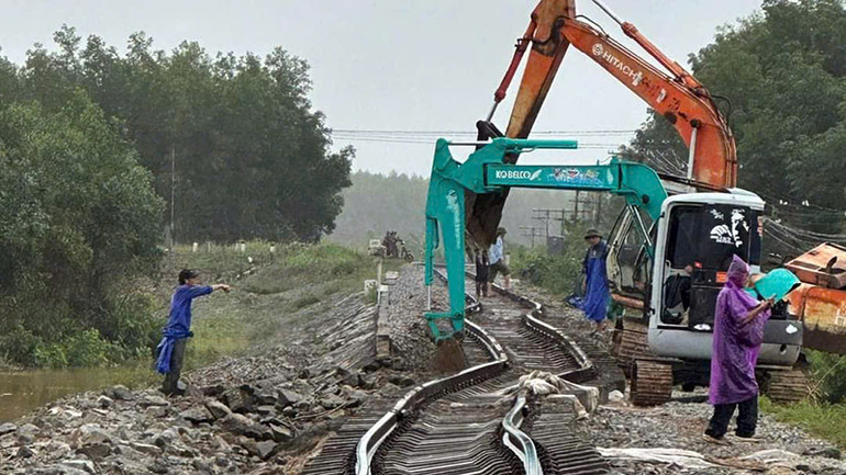 Khẩn trương khắc phục, sớm thông đường.