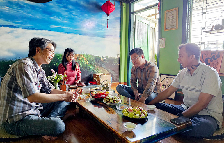 Thưởng trà B’Lao ở không gian danh trà Thiên Thành. Thưởng trà B’Lao ở không gian danh trà Thiên Thành.