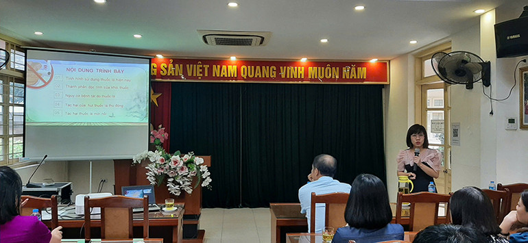 Các chương trình tập huấn thường xuyên được tổ chức để nâng cao nhận thức và kỹ năng cho đội ngũ cán bộ giáo viên.