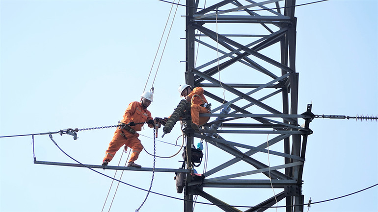 Sửa chữa bảo dưỡng lưới điện.