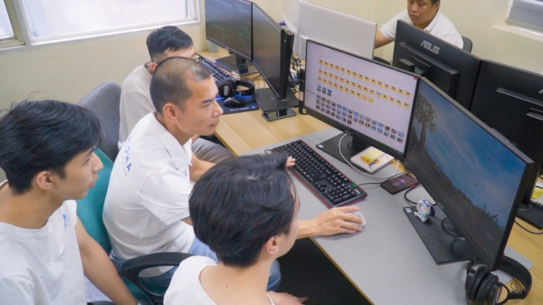 Ê-kíp Alpha Studio tập trung cao độ để sản phẩm sớm đến với khán giả.