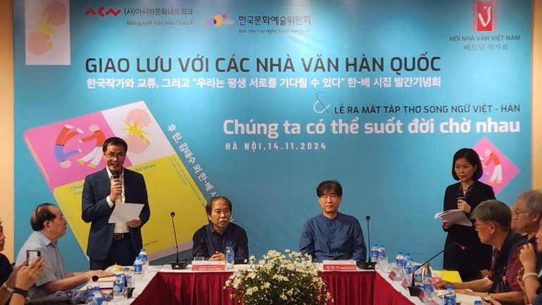 Cuộc giao lưu quy tụ các nhà văn, nhà thơ tiêu biểu của hai nước. Cuộc giao lưu quy tụ các nhà văn, nhà thơ tiêu biểu của hai nước.