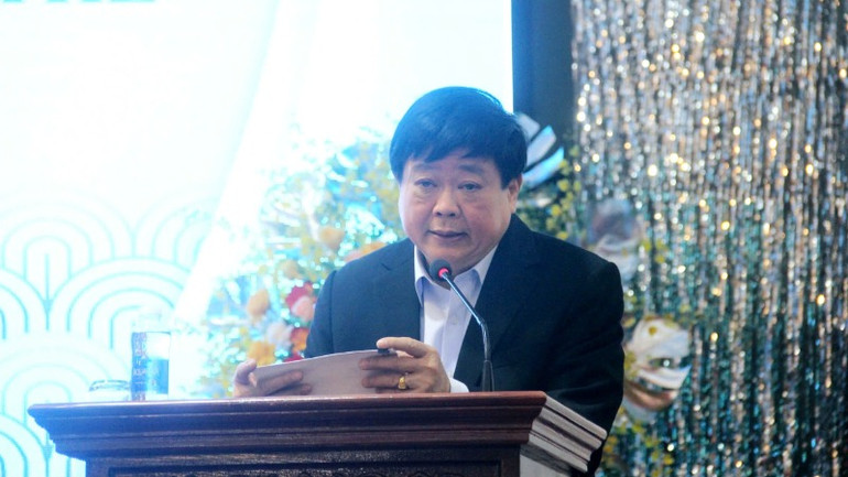 PGS, TS Nguyễn Thế Kỷ, Chủ tịch Hội đồng Lý luận phê bình văn học nghệ thuật Trung ương phát biểu tham luận.