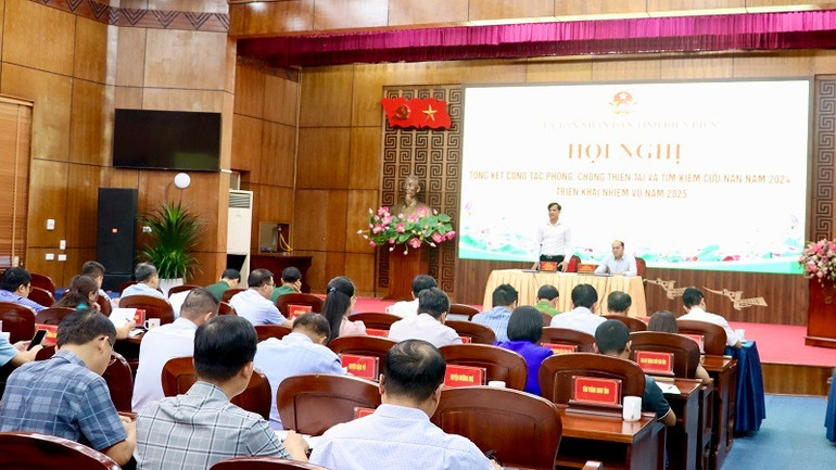 Đồng chí Lò Văn Cương, Phó Chủ tịch Ủy ban nhân dân tỉnh, Trưởng Ban Chỉ huy phòng, chống thiên tai và tìm kiếm cứu nạn tỉnh Điện Biên, phát biểu chỉ đạo tại hội nghị. (Ảnh: LÊ LAN)