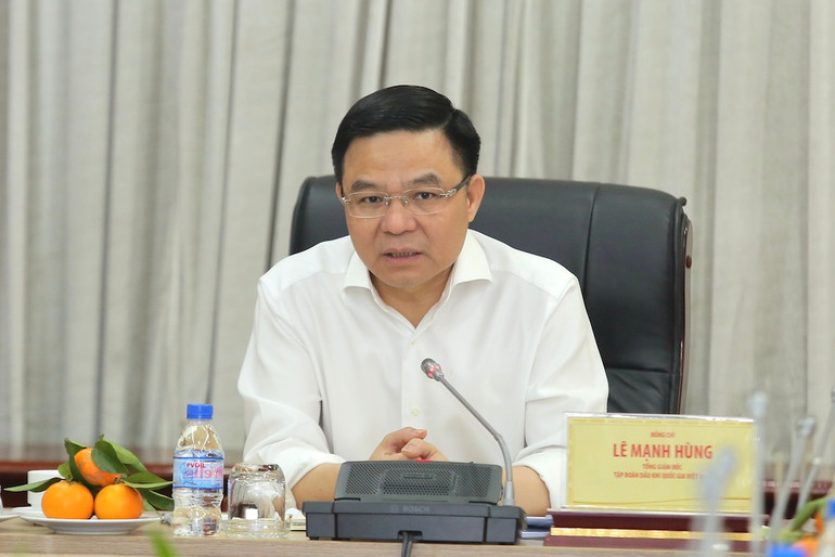 Tổng Giám đốc PVN Lê Mạnh Hùng phát biểu chỉ đạo tại cuộc họp giao ban tháng 4.