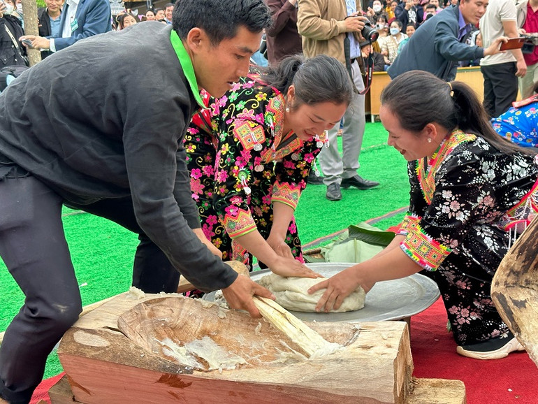 Hầu hết vận động viên thi giã bánh giầy đều là đồng bào dân tộc H'Mông ở các xã trong huyện Mường Ảng.