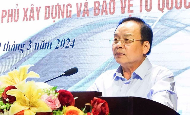 Đồng chí Mùa A Sơn, Phó Bí thư Thường trực Tỉnh ủy Điện Biên phát biểu tại hội thảo.