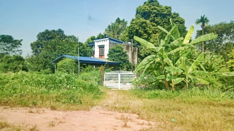 Hơn 1,2ha đất chủ đầu tư đã hoàn thành việc bồi thường giải phóng mặt bằng mà chưa được giao đất để hoàn thiện hạ tầng kỹ thuật. Hơn 1,2ha đất chủ đầu tư đã hoàn thành việc bồi thường giải phóng mặt bằng mà chưa được giao đất để hoàn thiện hạ tầng kỹ thuật.