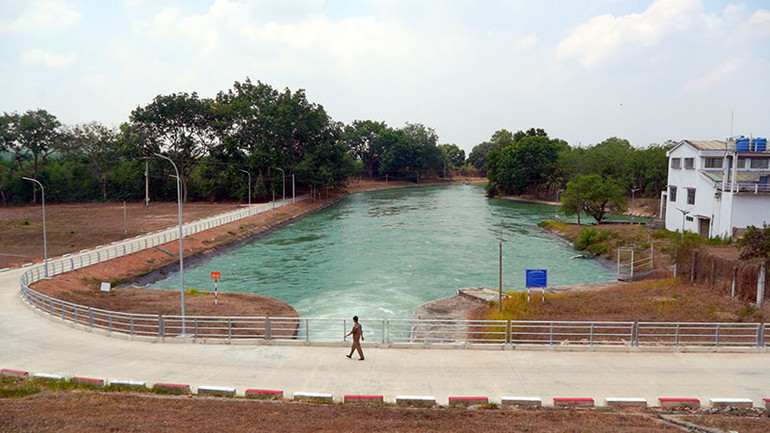 Hồ Dầu Tiếng xả nước đẩy mặn cho các địa phương. (Ảnh QUÝ HIỀN)