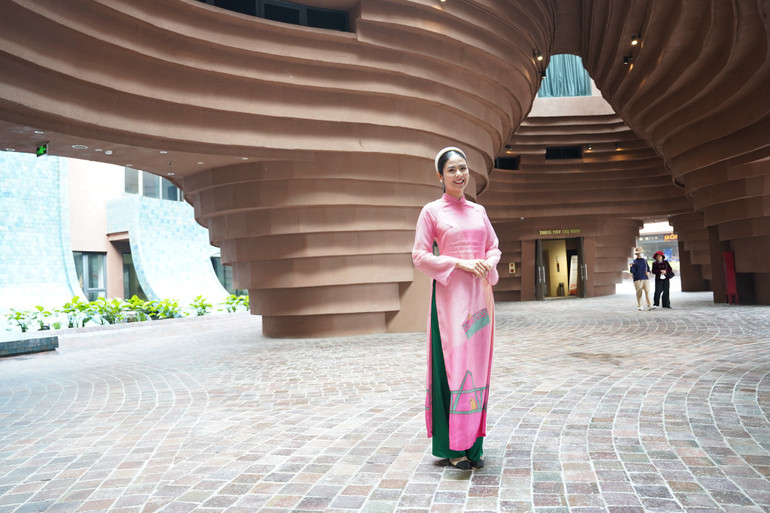 Dịp lễ hội, Bảo tàng gốm Bát Tràng là điểm đến thu hút.